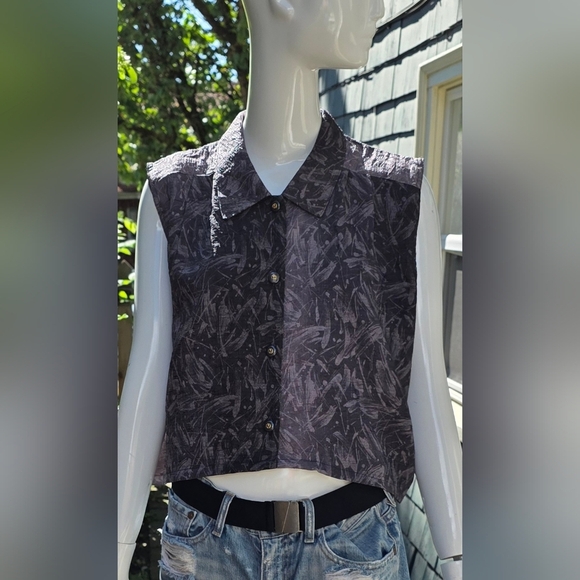 Cropped sleeveless button down top/vest lg - Picture 1 of 13